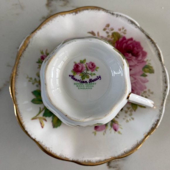 Royal Albert: tea cup and saucer set - Picture 3 of 4